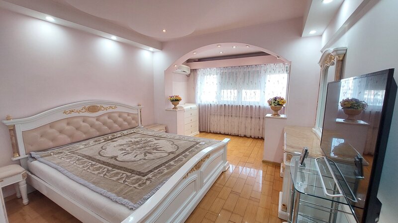 Bd. Mircea Voda, v-a-v ANFP, stradal, decomandat, centrala