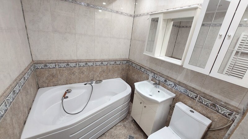 Bd. Mircea Voda, v-a-v ANFP, stradal, decomandat, centrala