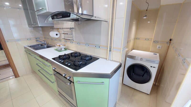 Bd. Mircea Voda, v-a-v ANFP, stradal, decomandat, centrala