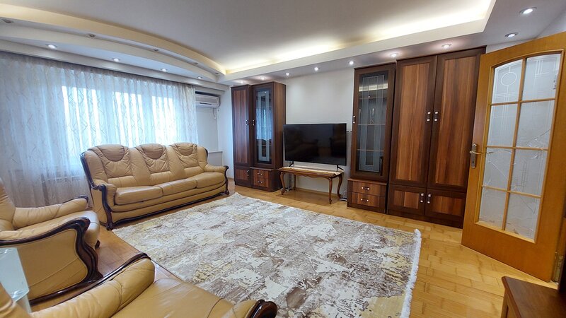 Bd. Mircea Voda, v-a-v ANFP, stradal, decomandat, centrala