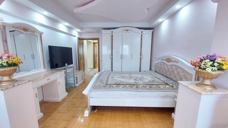 Bd. Mircea Voda, v-a-v ANFP, stradal, decomandat, centrala