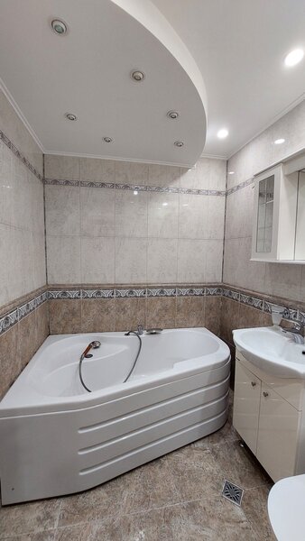 Bd. Mircea Voda, v-a-v ANFP, stradal, decomandat, centrala