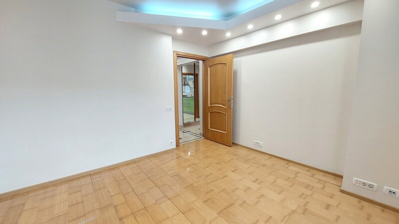 Bd. Mircea Voda, v-a-v ANFP, stradal, decomandat, centrala