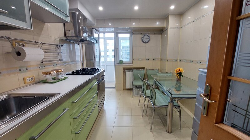 Bd. Mircea Voda, v-a-v ANFP, stradal, decomandat, centrala