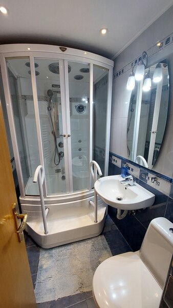 Bd. Mircea Voda, v-a-v ANFP, stradal, decomandat, centrala